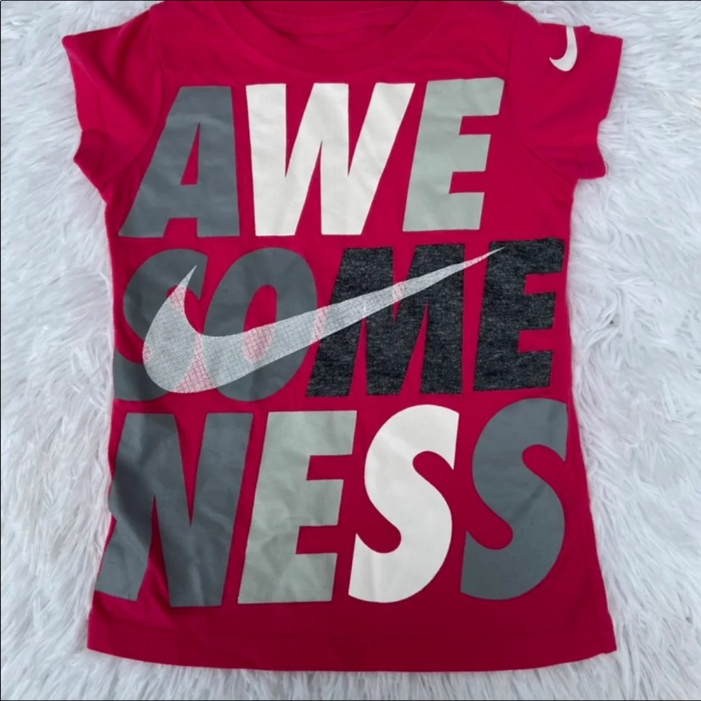 📚4/$20 SALE - NIKE XS GRAPHIC SHORT SLEEVE TSHIRT